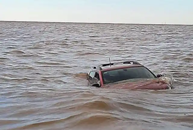 Bernal: dejó el auto en la costa y se lo llevó la crecida del Río de la Plata

