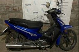 La moto que econtró la poilicía en el domicilio de quienes están acusados por amenazas agravadas.