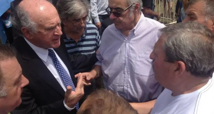 Con Parrilli, en el banco y ante Guacone,  los municipales pidieron por su salario