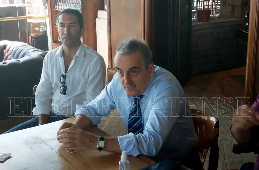 Moreno contra todos: "Alberto piensa mal y Macri es un vago e ignorante"