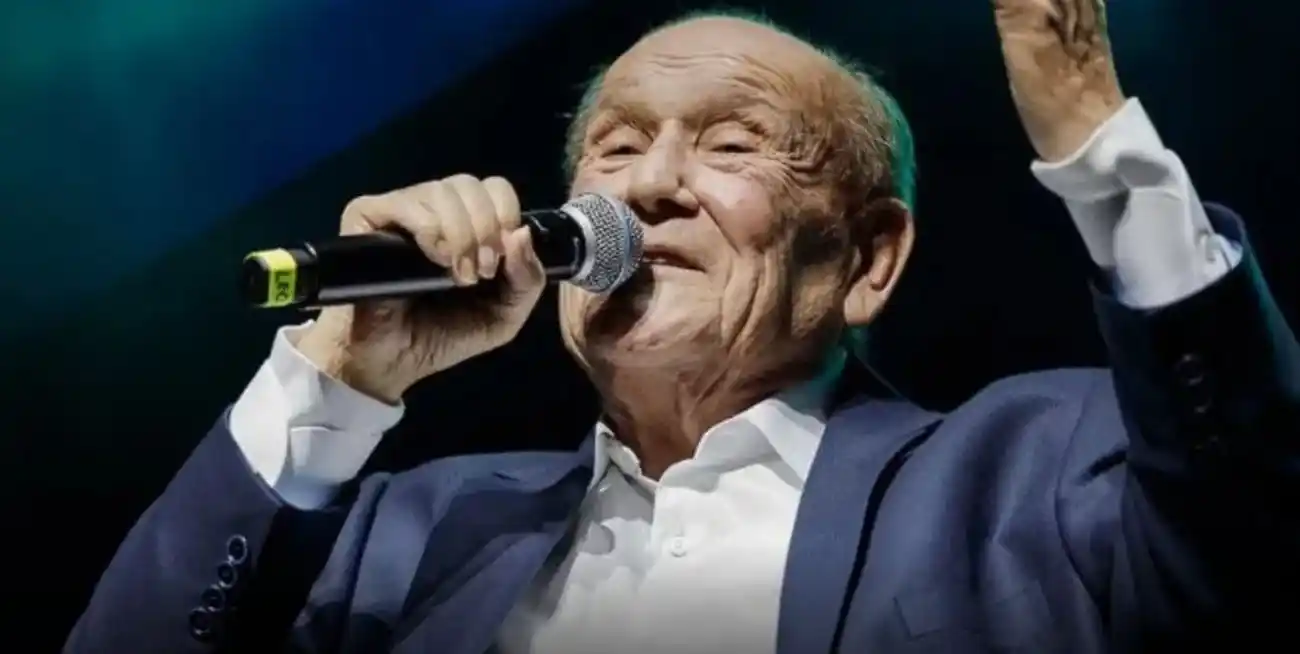 “Partió en paz y acompañado del amor de sus seres queridos”, comunicó su familia.