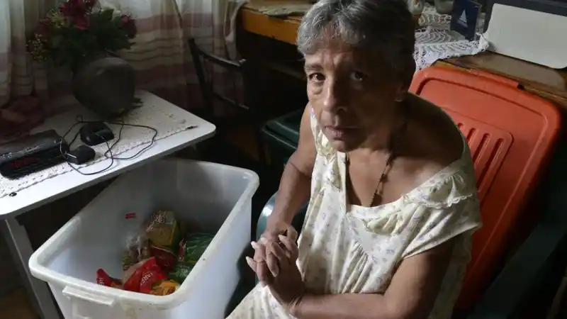 «Nunca pensé que pasaría hambre en mi vejez»: ancianos en Venezuela viven con pensión de US$1,3 al mes