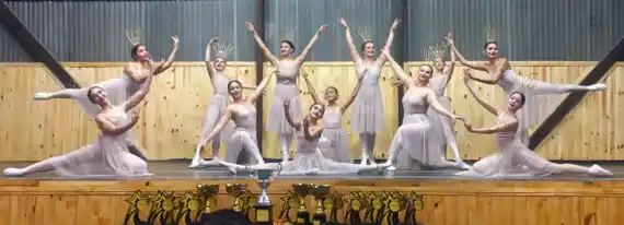 El exitoso desempeño de “Déboules Ballet”, a cargo de la Prof. Ana Paula Besel, en “Mega Danza Galarza”