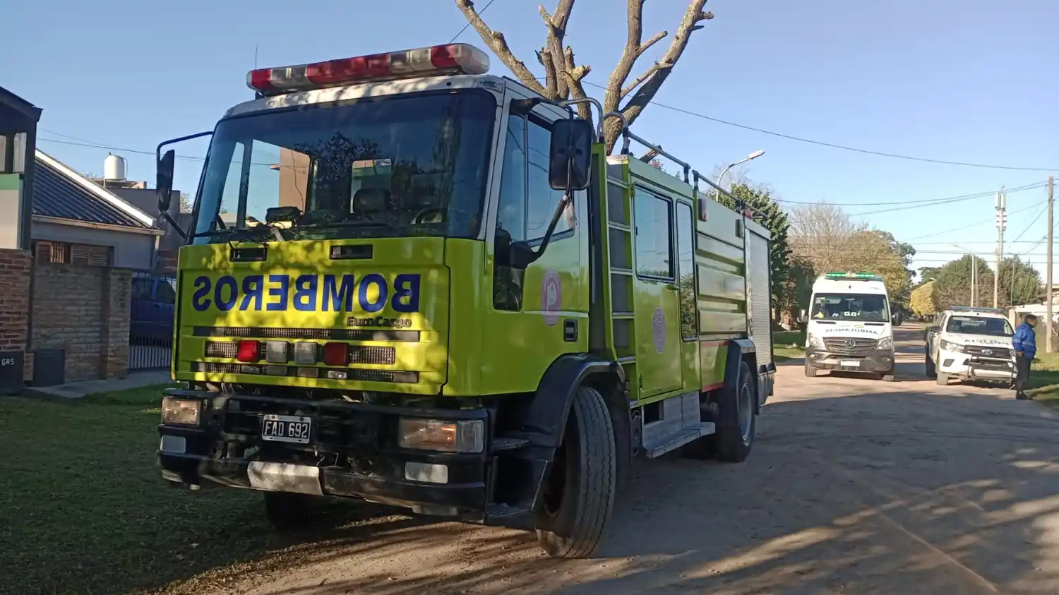 Se trató de un incendio en el interior de una vivienda prefabricada con techo de chapa.