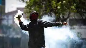 GRUPO ARMADO TOMÓ SEDE DE LA UNIVERSIDAD DE BOGOTÁ: cuatro heridos, uno de ellos por manipular explosivos en protesta