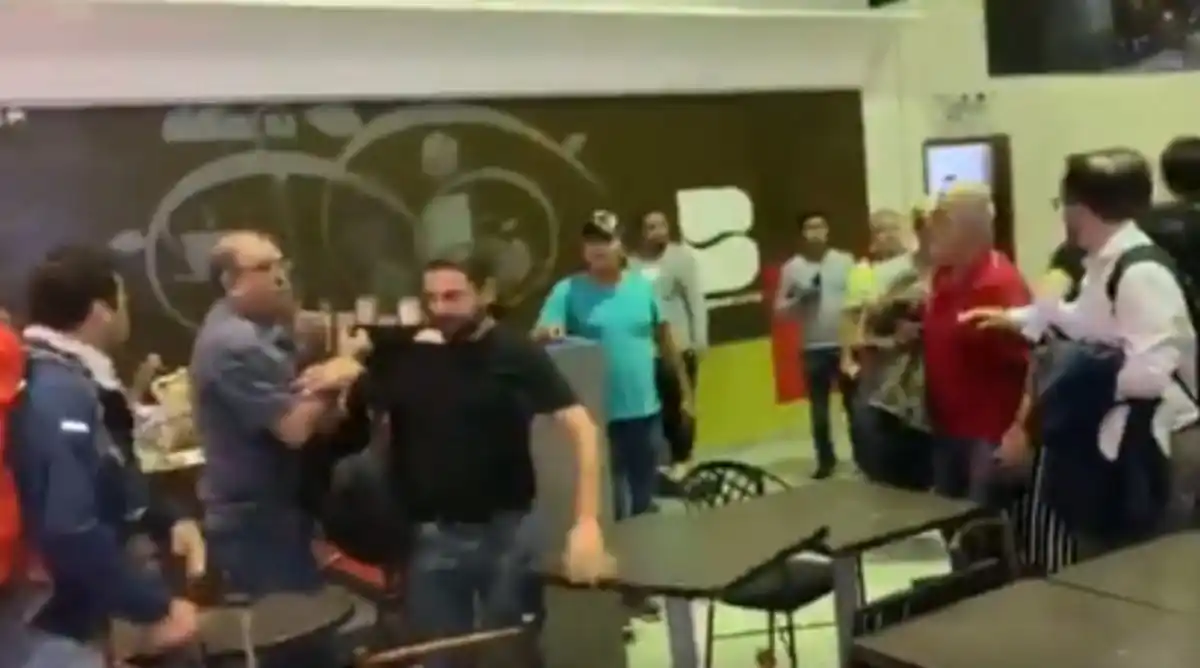 Juan Grabois fue increpado en su llegada a Bolivia