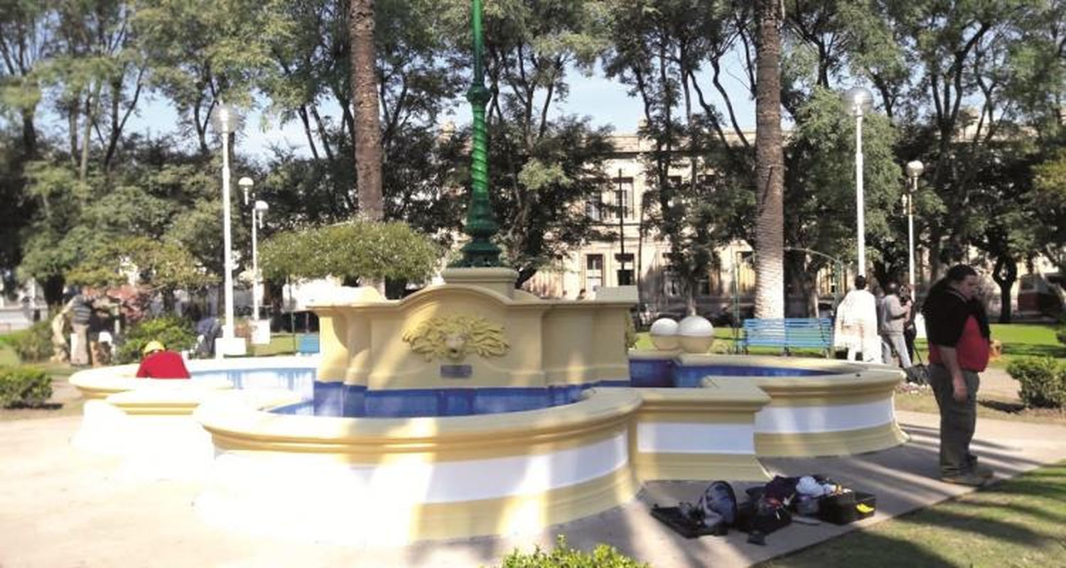 Pensamientos y fuente Plaza Constitución
