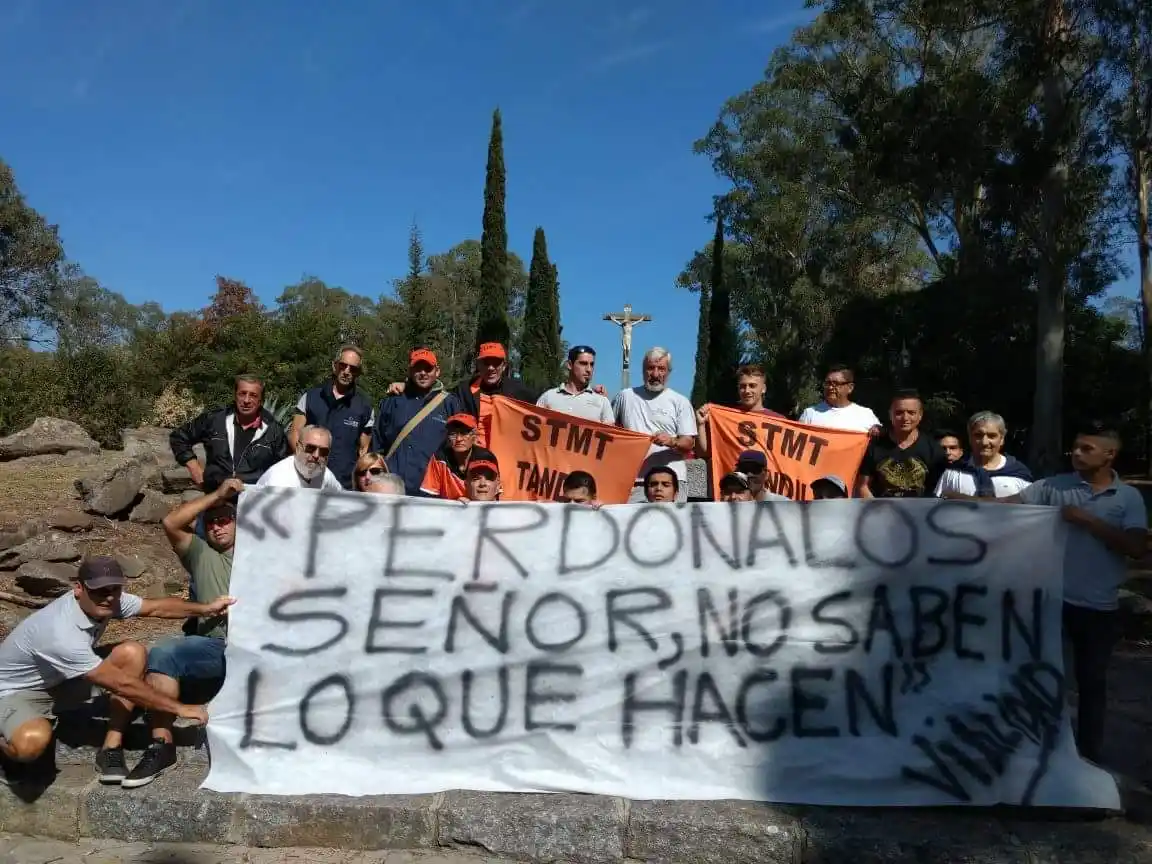 Municipales se manifestaron en el Calvario con un sugestivo mensaje