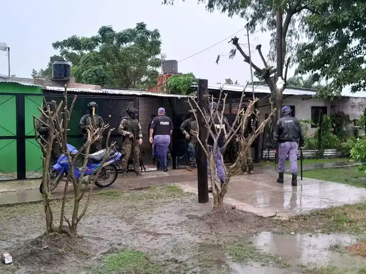 Operativo policial: cinco detenidos tras violentos enfrentamientos en Lisbel Rivira