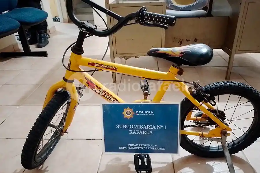 Salió al patio a tomar aire y se encontró con algo ajeno