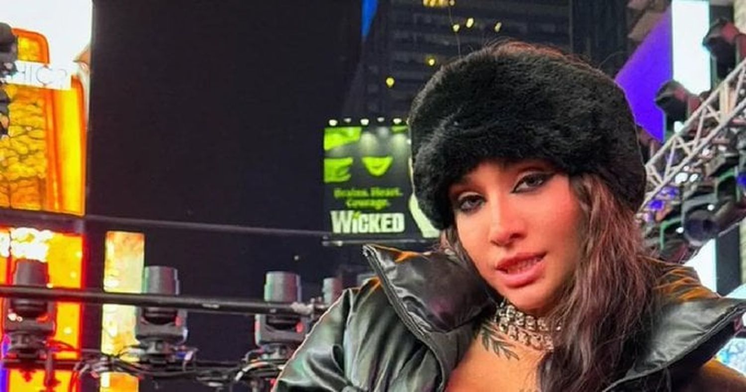 María Becerra brindó un show en vivo para Año Nuevo en el corazón de Nueva York