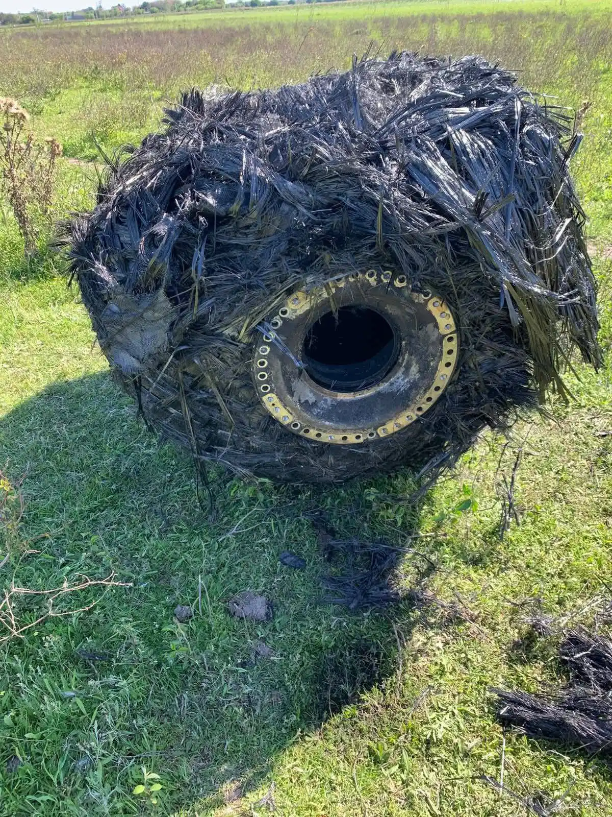Misterio en la zona rural: cayó un objeto metálico del cielo chaco - 1