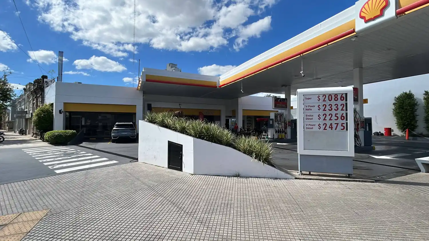 aumento de combustible estación de servicio ypf axion shell rafaela escalada - 3
