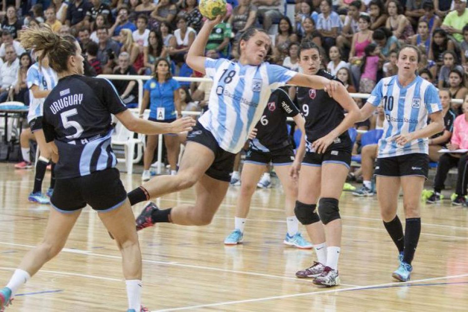 Preolímpico: el seleccionado femenino de handball viaja a España