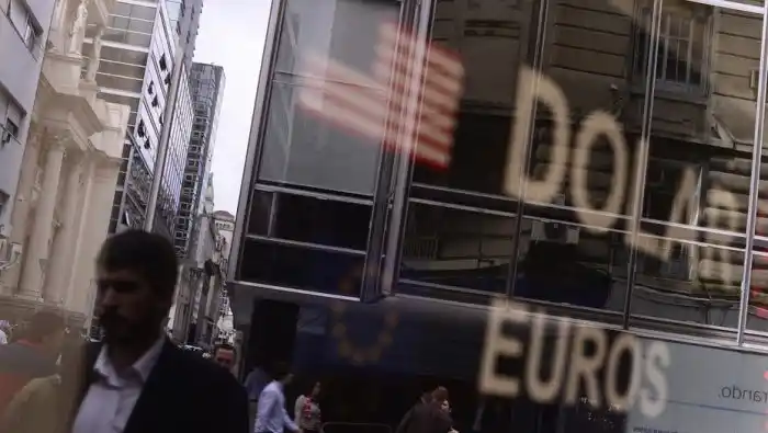 El dólar trepó a un récord de $18,13