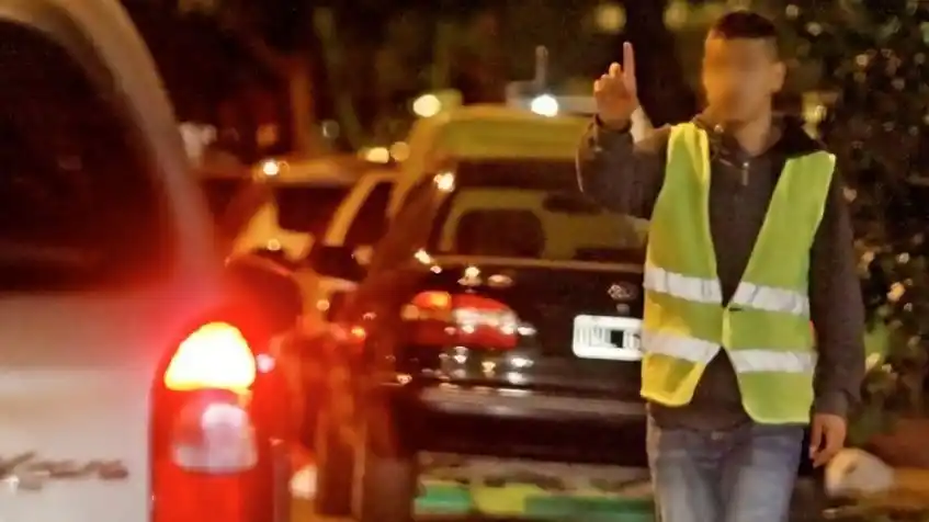 Rosario: cuidacoches demorado tras atacar a un hombre