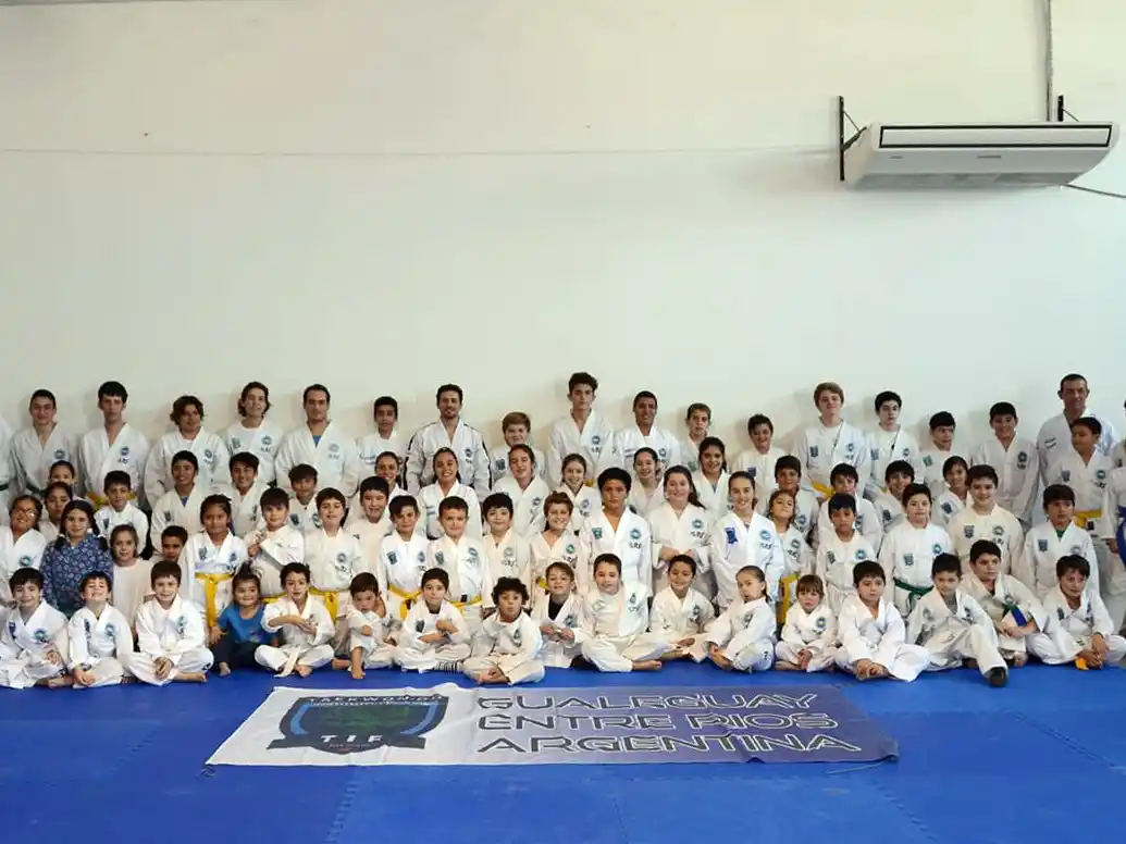 Enseñanza de taekwondo en club San Lorenzo