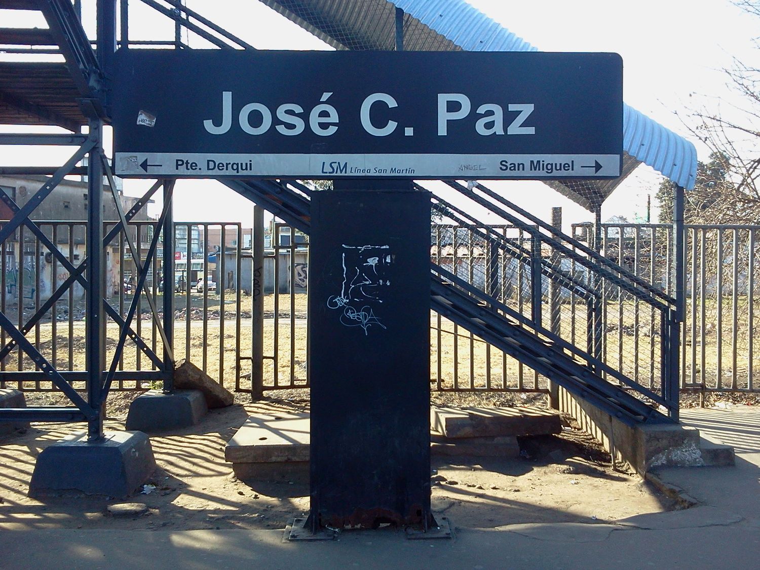 José C. Paz: Desesperada búsqueda de un hombre que tiene a toda su familia desaparecida