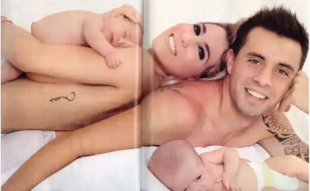 Tierno back de fotos de Cinthia Fernández y su familia