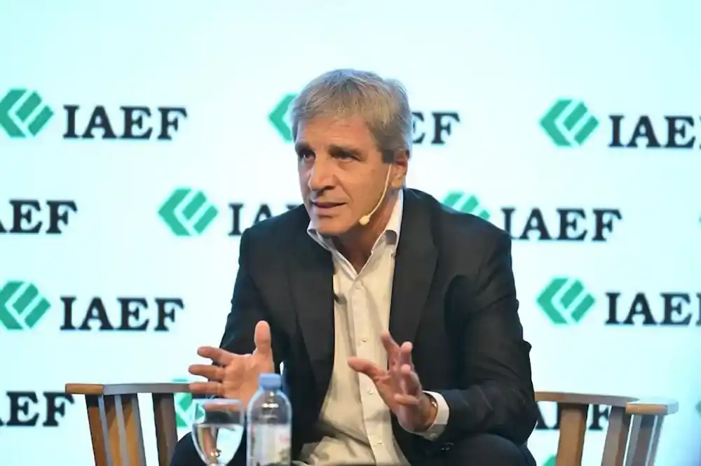 El ministro de Economía, Luis Caputo, expuso en el Instituto Argentino de Finanzas (IAEF).