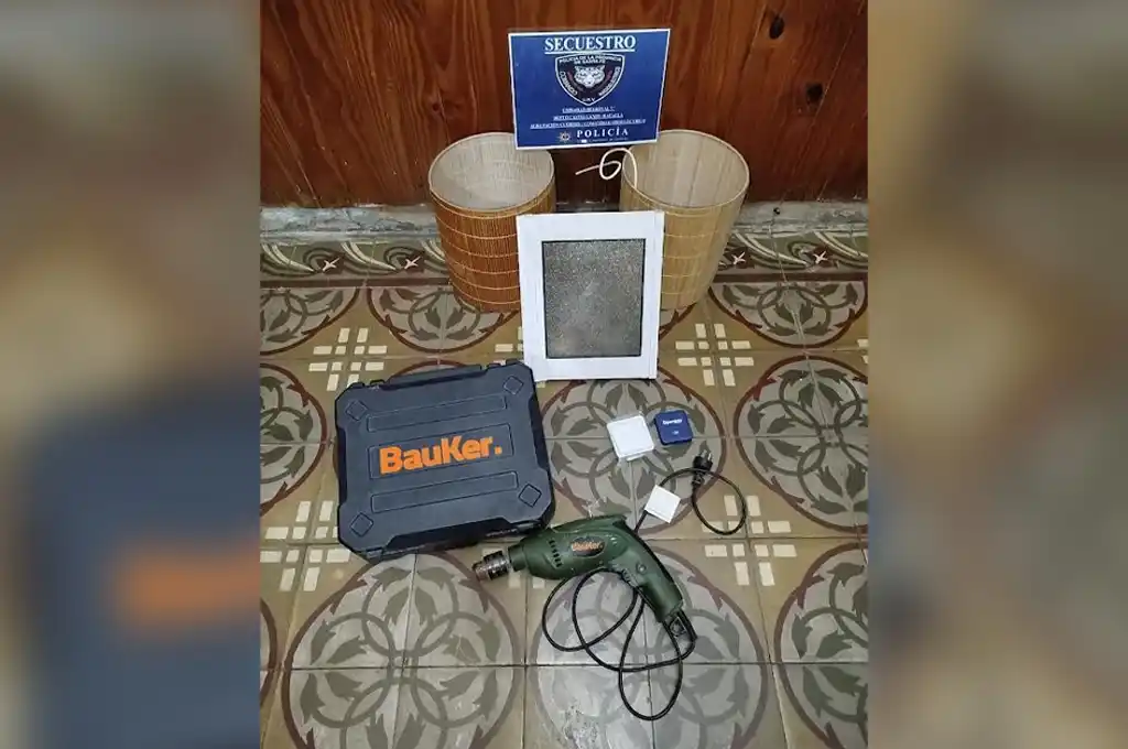 Salió de casa y se encontró con un taladro y una abertura que no eran suyos