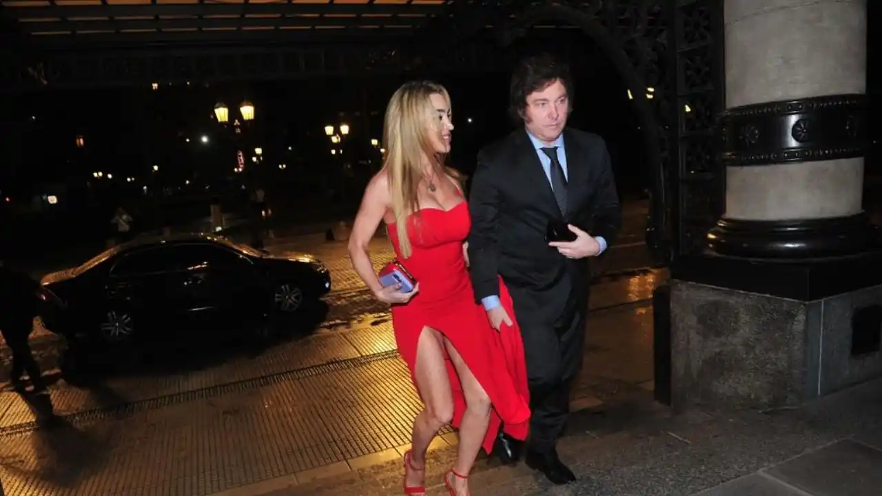 Javier Milei fue abucheado en el Teatro Colón: “Vos sos la dictadura”