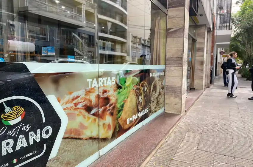 Tras amenaza a sus dueños, reabrió tradicional local de pastas del centro: «El miedo está»
