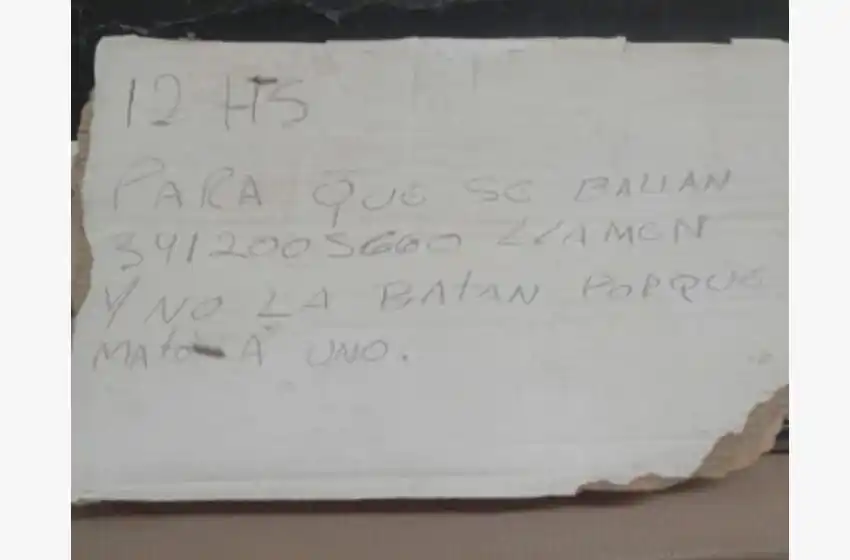 Balearon una casa y dejaron una carta amenazante: «No la batan porque mato a uno»