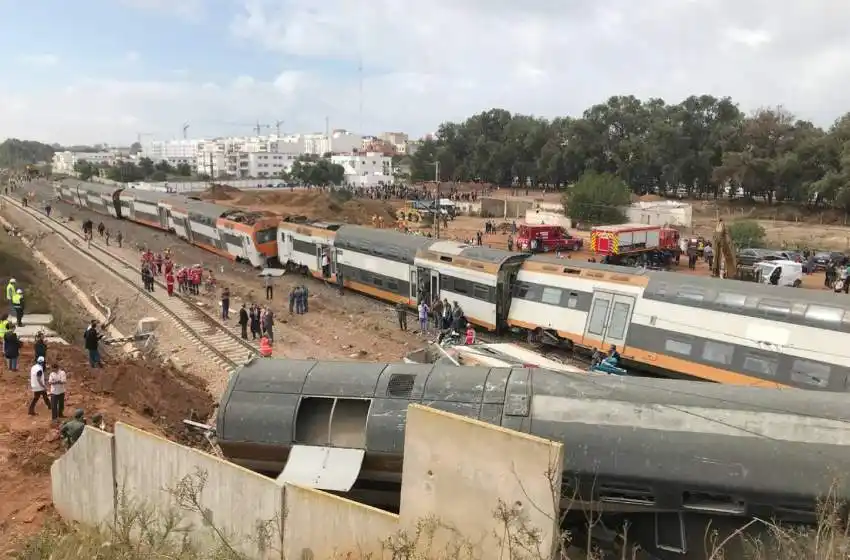 Siete muertos y 86 heridos al descarrilar un tren