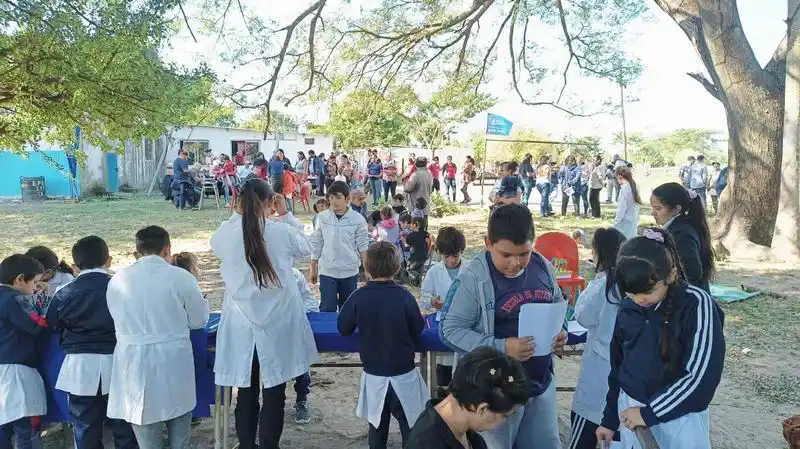 Jornada de servicios esenciales en la Isla Apando