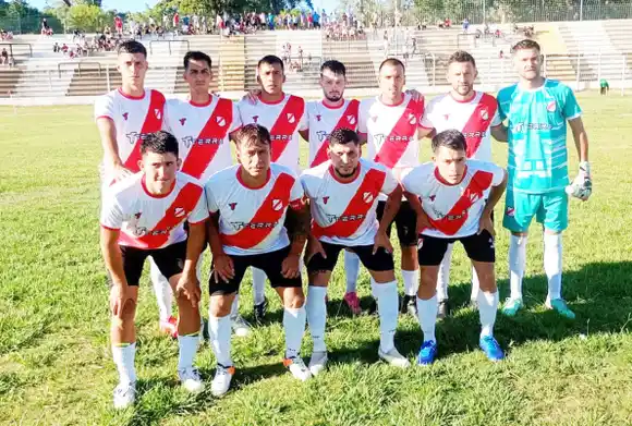 En el partido de ida Colegiales recibe este domingo a Independiente de Villa del Rosario