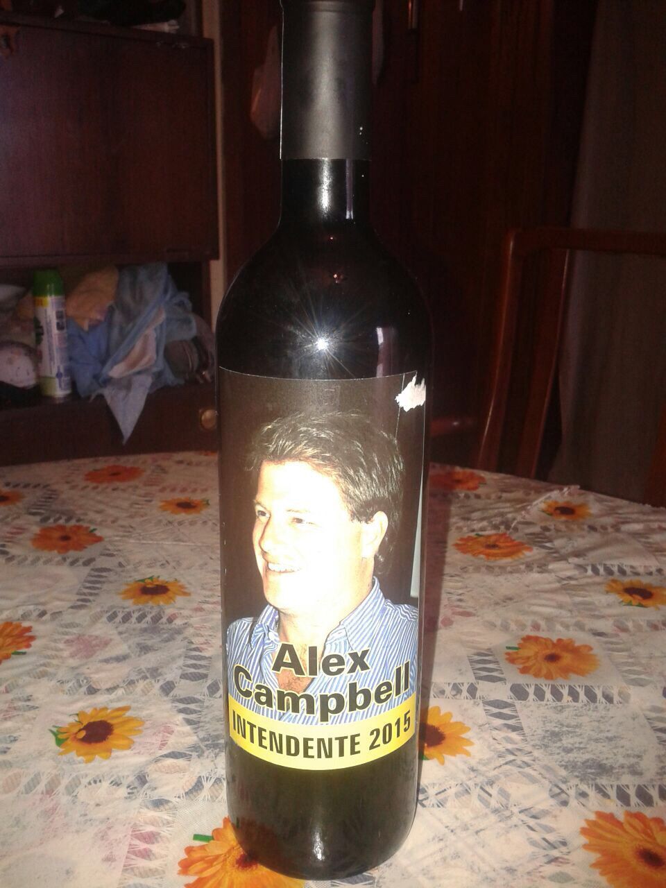 San Fernando: Denuncian que candidato del Pro entrega vino en busca de votos