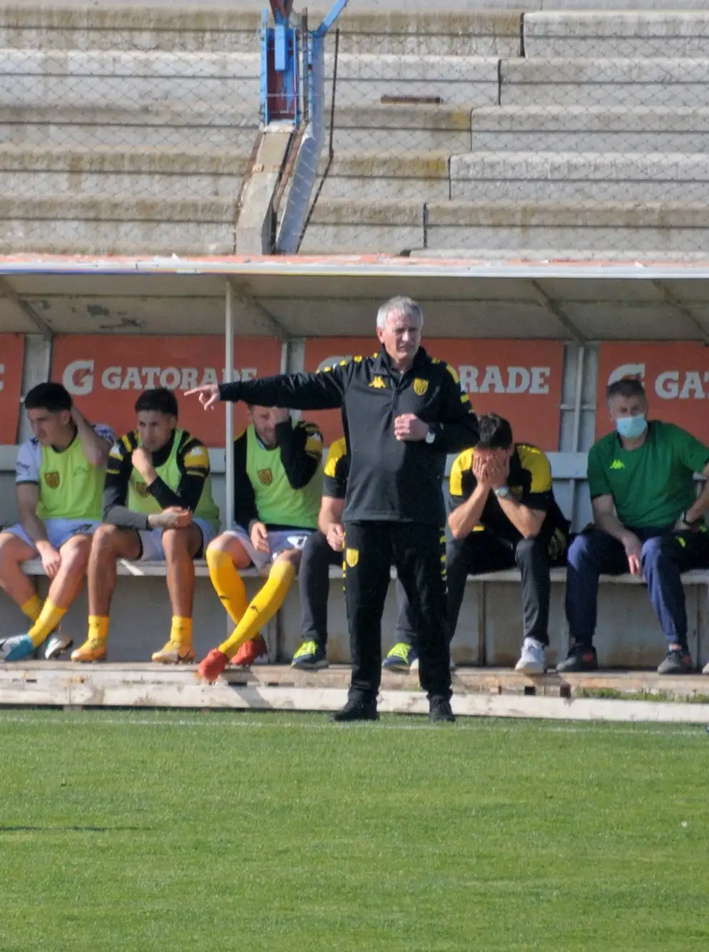 Héctor Arzubialde, DT de Santamarina.