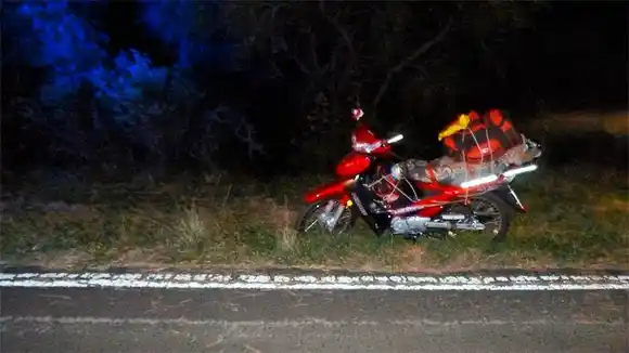 Motociclista fue hallado sin vida a la vera de la Ruta 2
