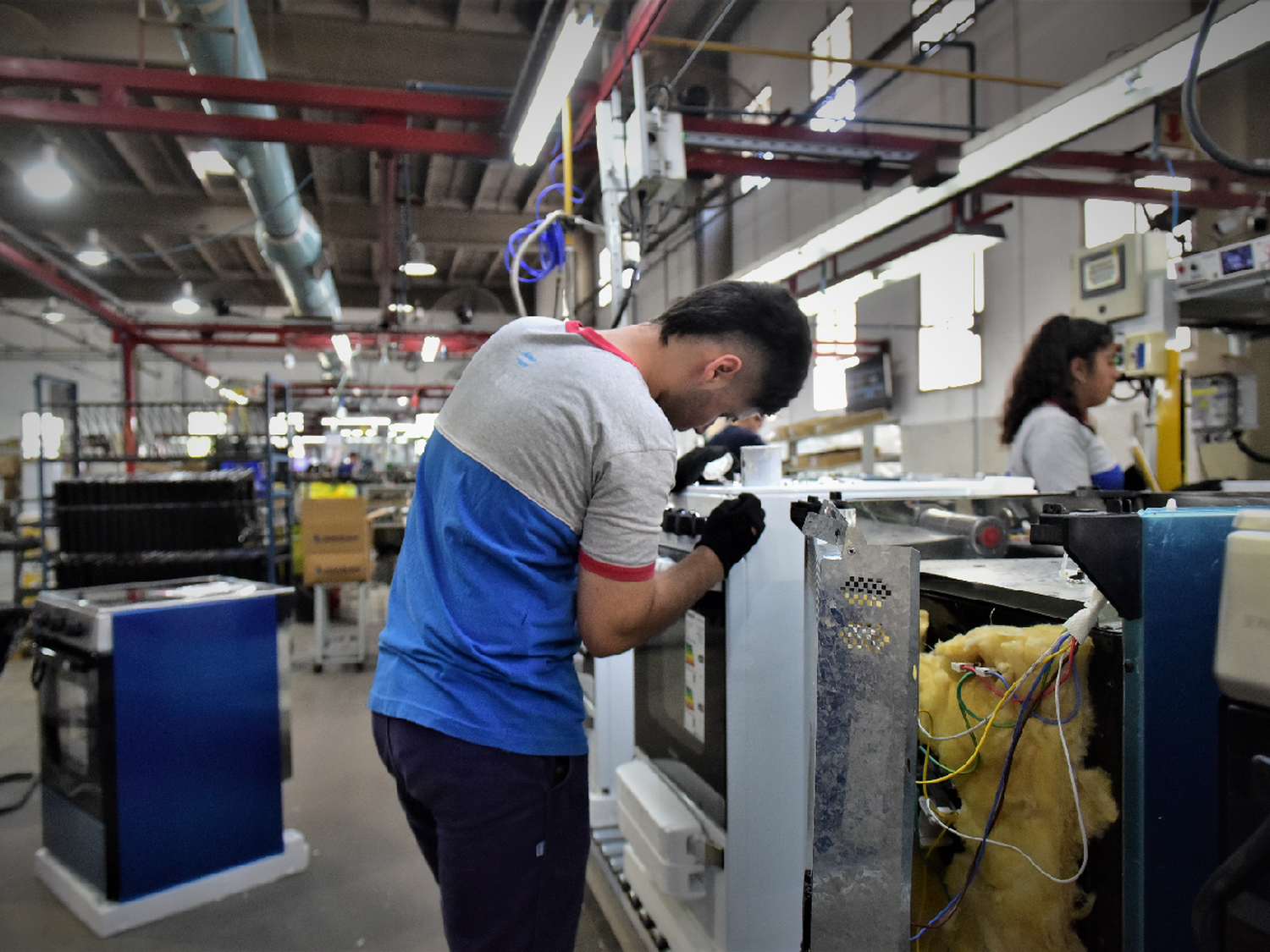 La falta de insumos sigue agravando la industria local
