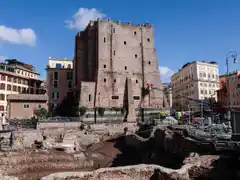 Derrumbe en la Torre dei Conti: varios trabajadores resultaron heridos