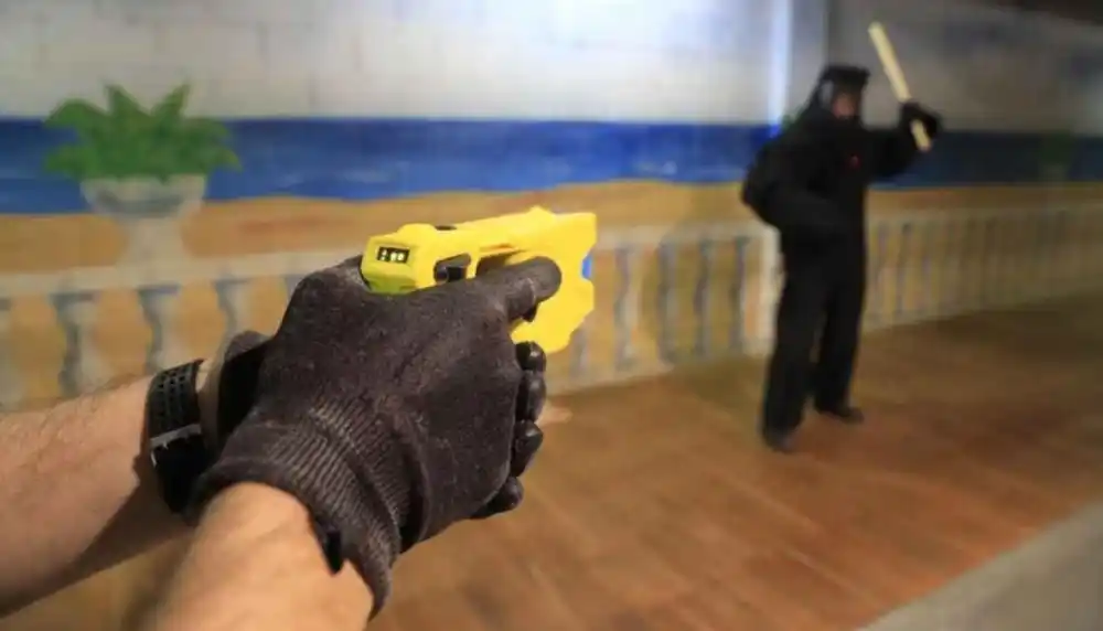 Tras la presentación de las taser en CABA, un Intendente PRO le reclama a Kicillof que las incorpore a la Provincia