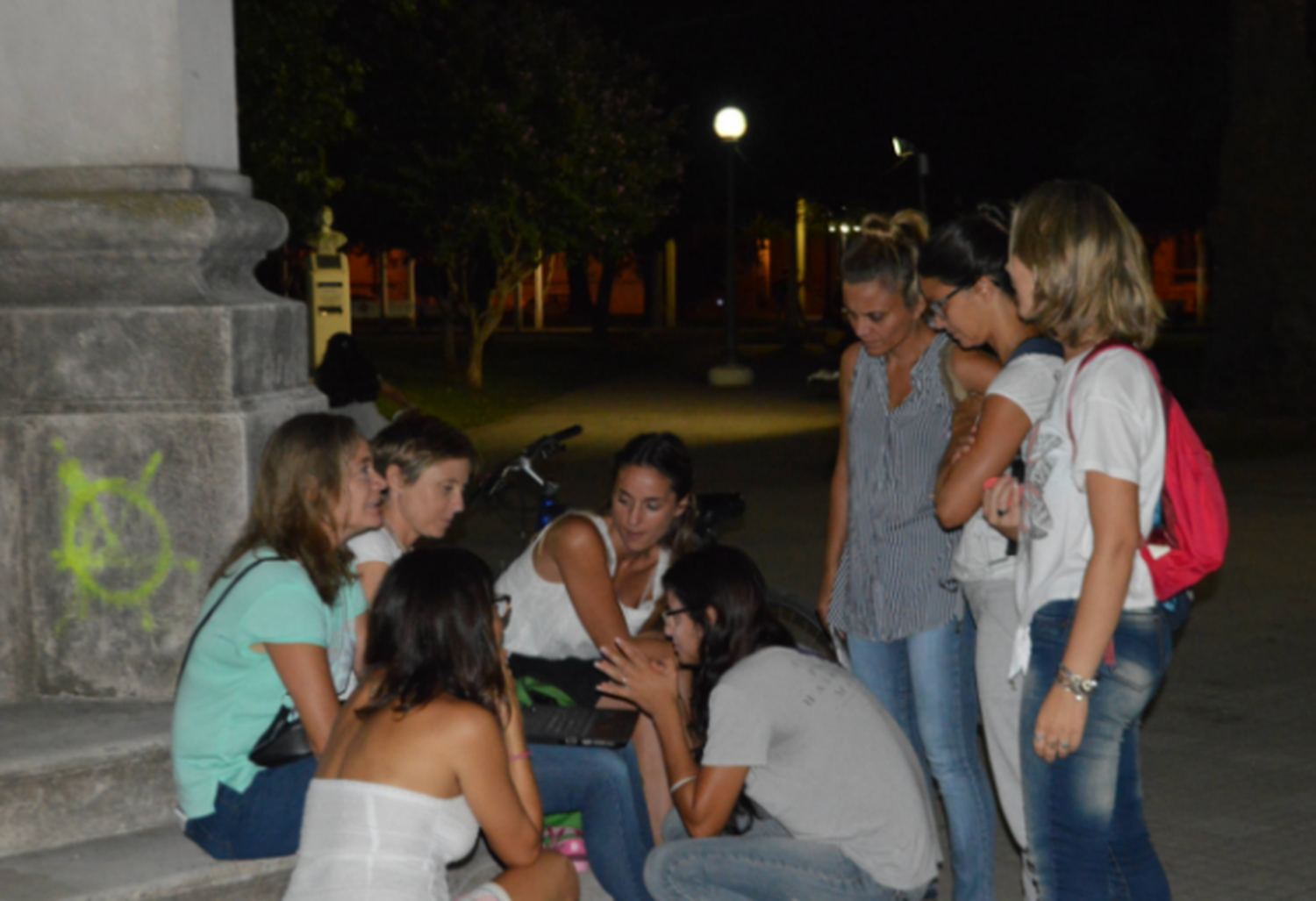 Mujeres gualeyas se preparan para al 8 de marzo