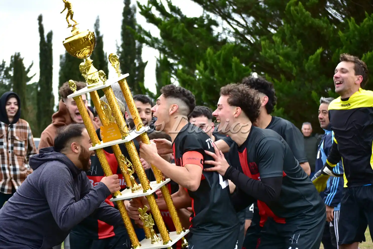 Levantaron la copa los campeones. Templarios festeja su primer título