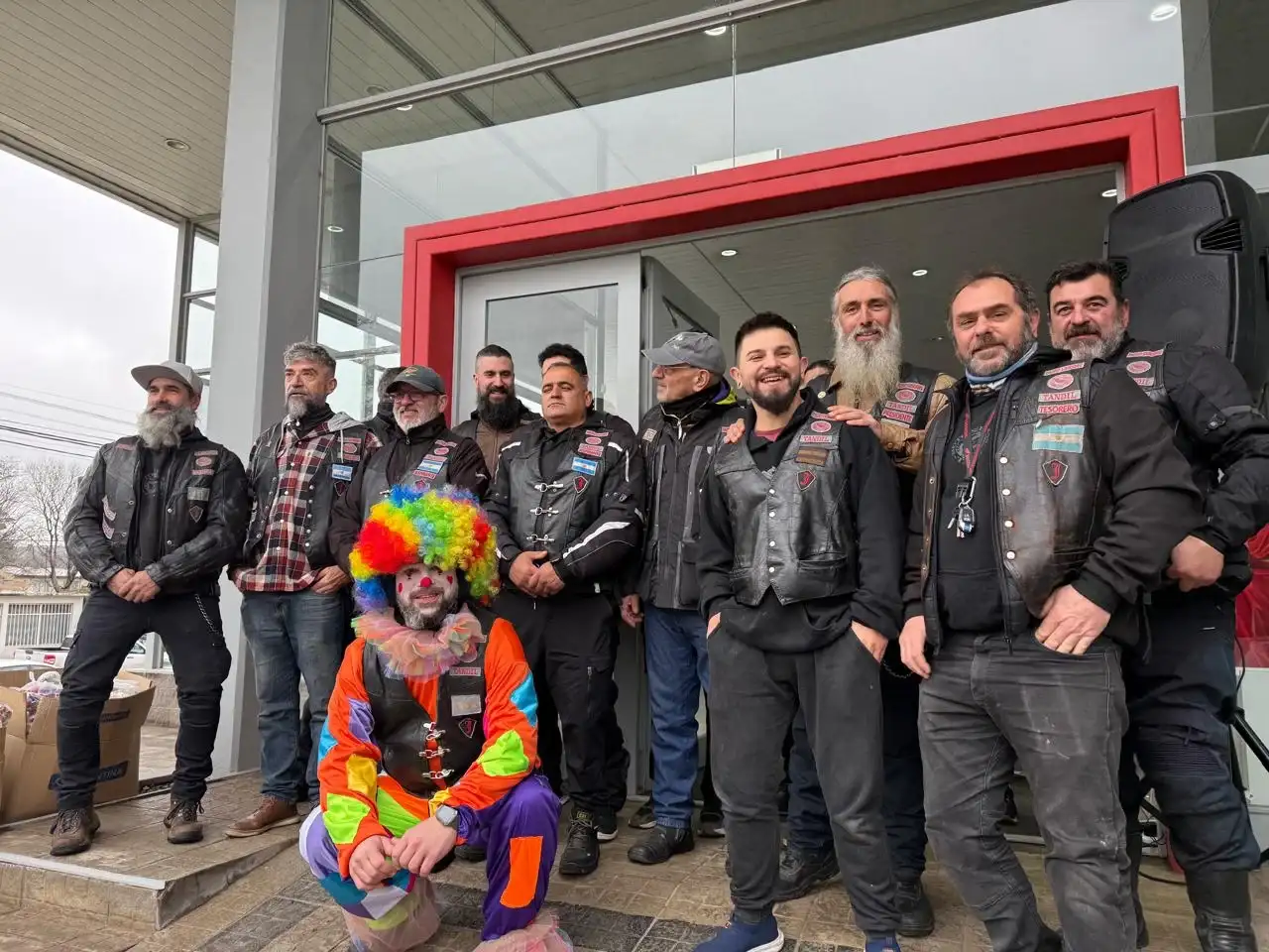Alegría en dos ruedas para los más chicos. Una nueva edición de la caravana solidaria de Moto Sierras Tandil.