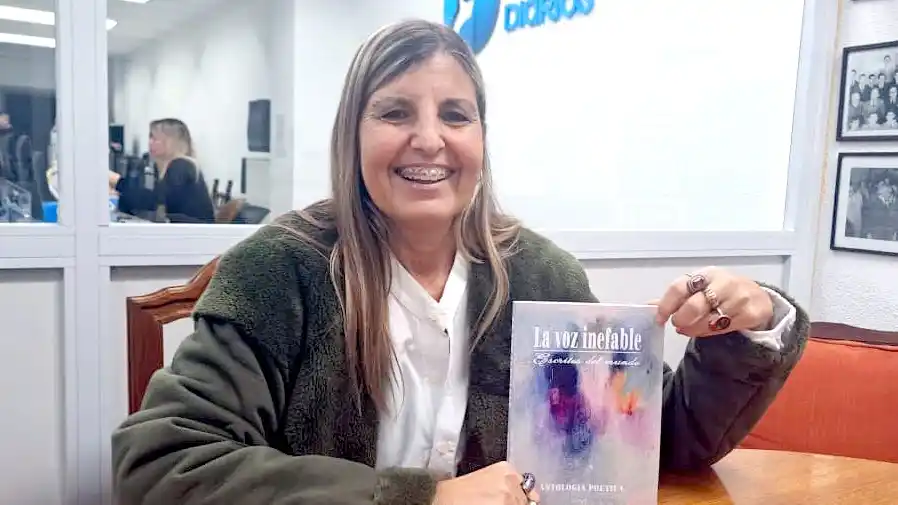 Sandra Altolaguirre. Junto a su obra presentada “La Voz Inefable”, antología poética
