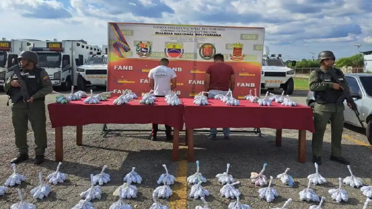 ¡5.760 EXPLOSIVOS! GNB captura a dos hombres con material de guerra en Mérida