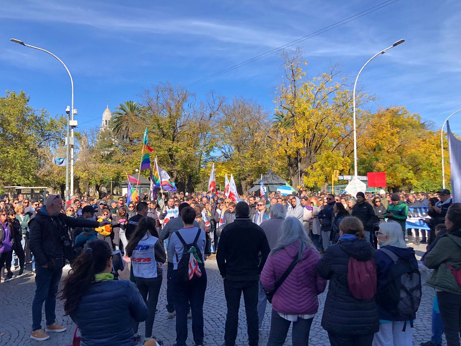 La convocatoria fue a la esquina de Pinto y Rodríguez, frente al Banco Nación.