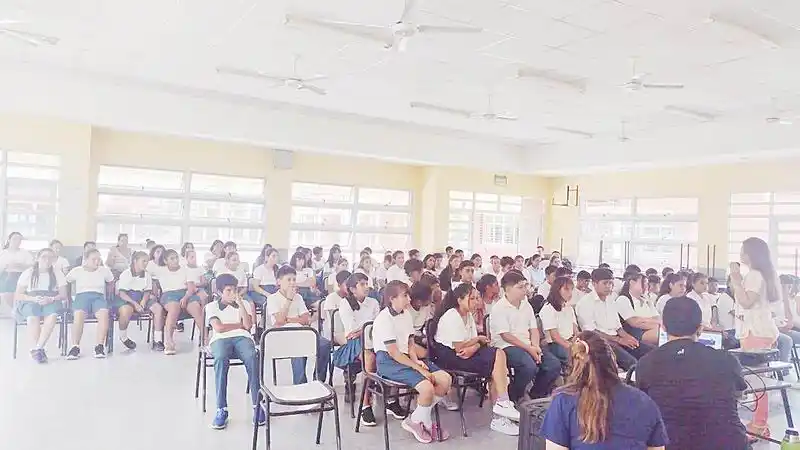 Charla sobre endometriosis 
dirigida a alumnos de la EPES 91