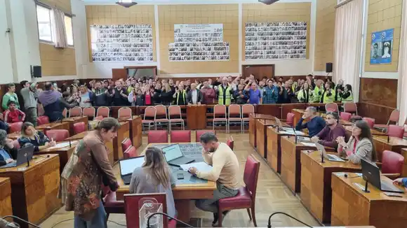 Estacionamiento medido: salió aprobado en comisión y hubo amenazas a un concejal