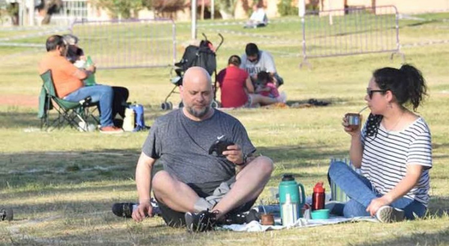 Mendoza habilita las reuniones sociales al aire libre