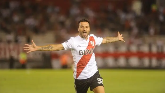Un Scocco “de otro planeta” llenó de alegría al Monumental