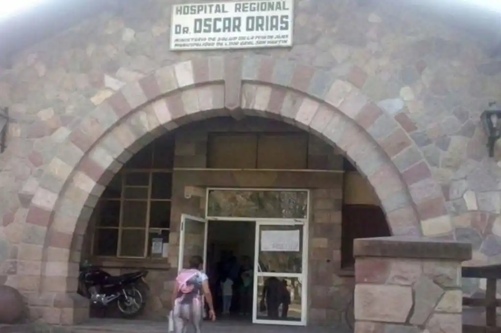 Apuñaló en el abdomen a su pareja de 16 años y se dio a la fuga