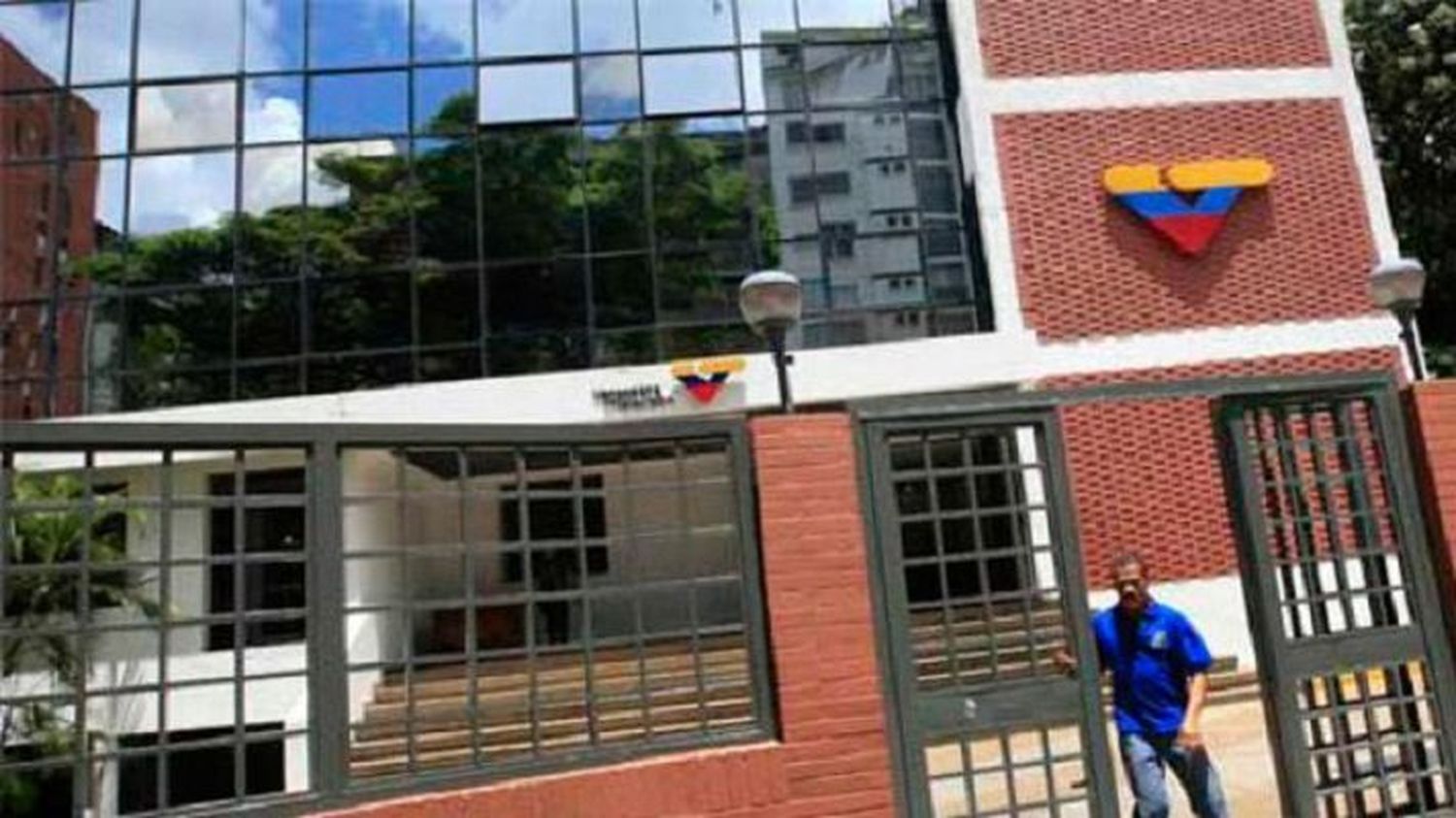 Ministro de Maduro niega investigación del CNE contra Venezolana de Televisión