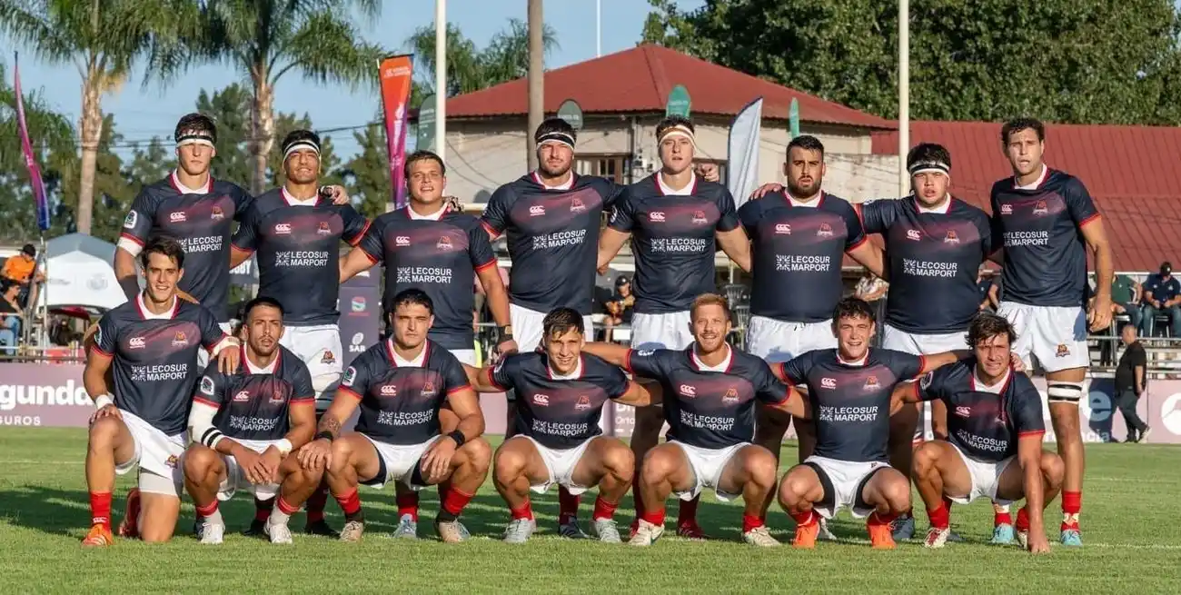 Nicolás Galatro, el entrenador principal de los litoraleños, dispuso que salgan a la cancha los mismos quince que en Santa Fe. Foto: Matías Pintos.